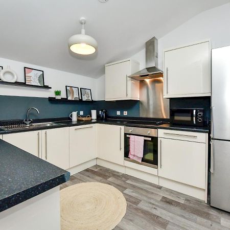 Pass The Keys Perfectly Located Stylish 2 Bed Home With Parking Newport  Eksteriør bilde