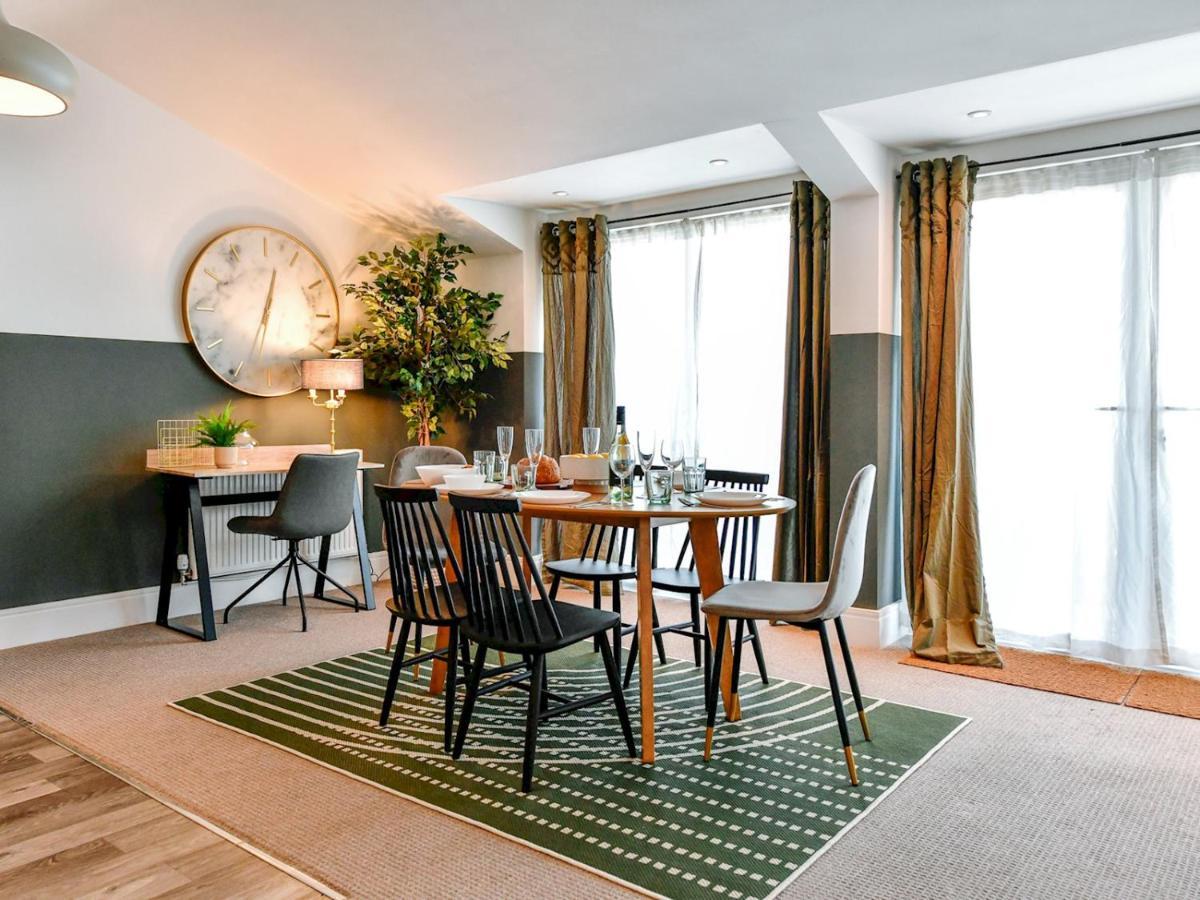 Pass The Keys Perfectly Located Stylish 2 Bed Home With Parking Newport  Eksteriør bilde