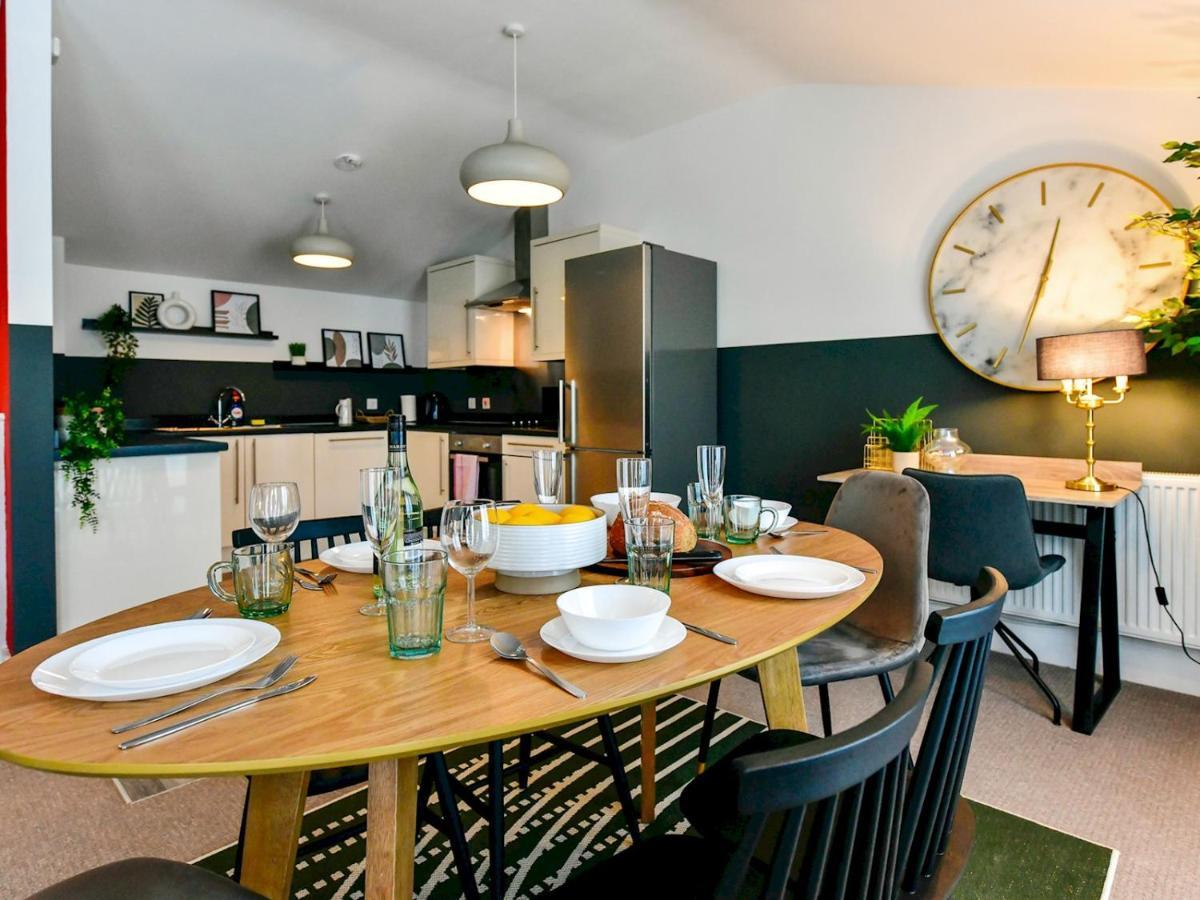 Pass The Keys Perfectly Located Stylish 2 Bed Home With Parking Newport  Eksteriør bilde