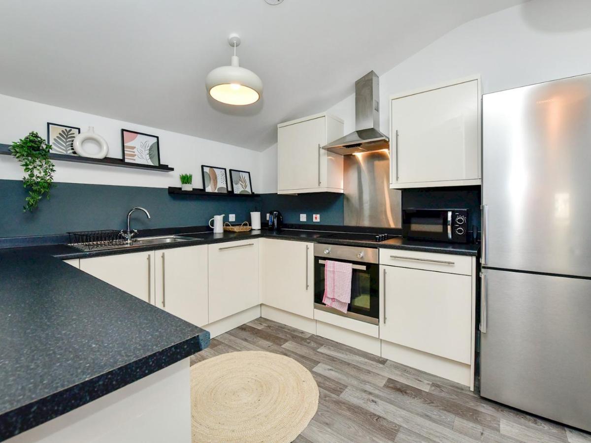 Pass The Keys Perfectly Located Stylish 2 Bed Home With Parking Newport  Eksteriør bilde