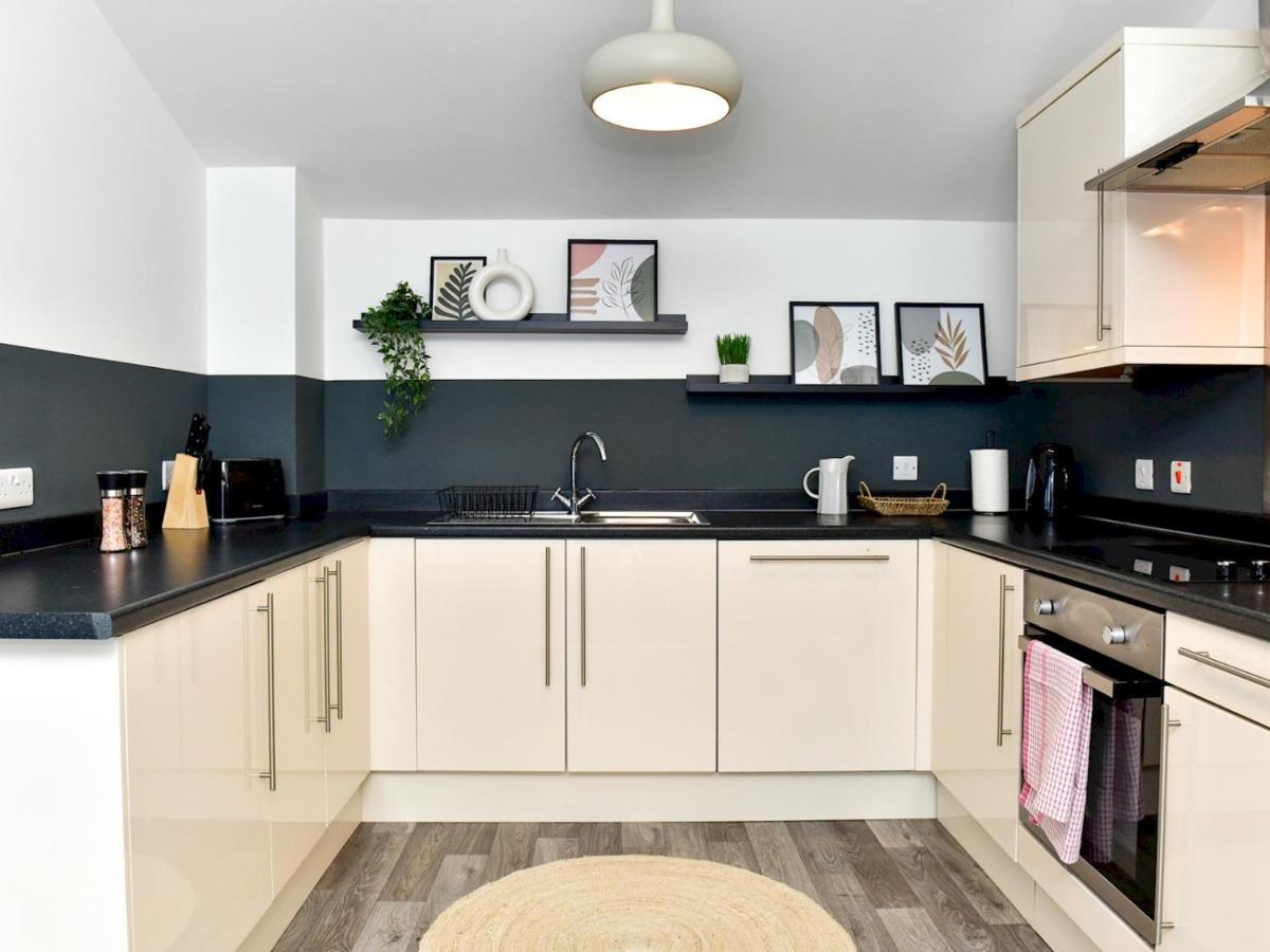 Pass The Keys Perfectly Located Stylish 2 Bed Home With Parking Newport  Eksteriør bilde