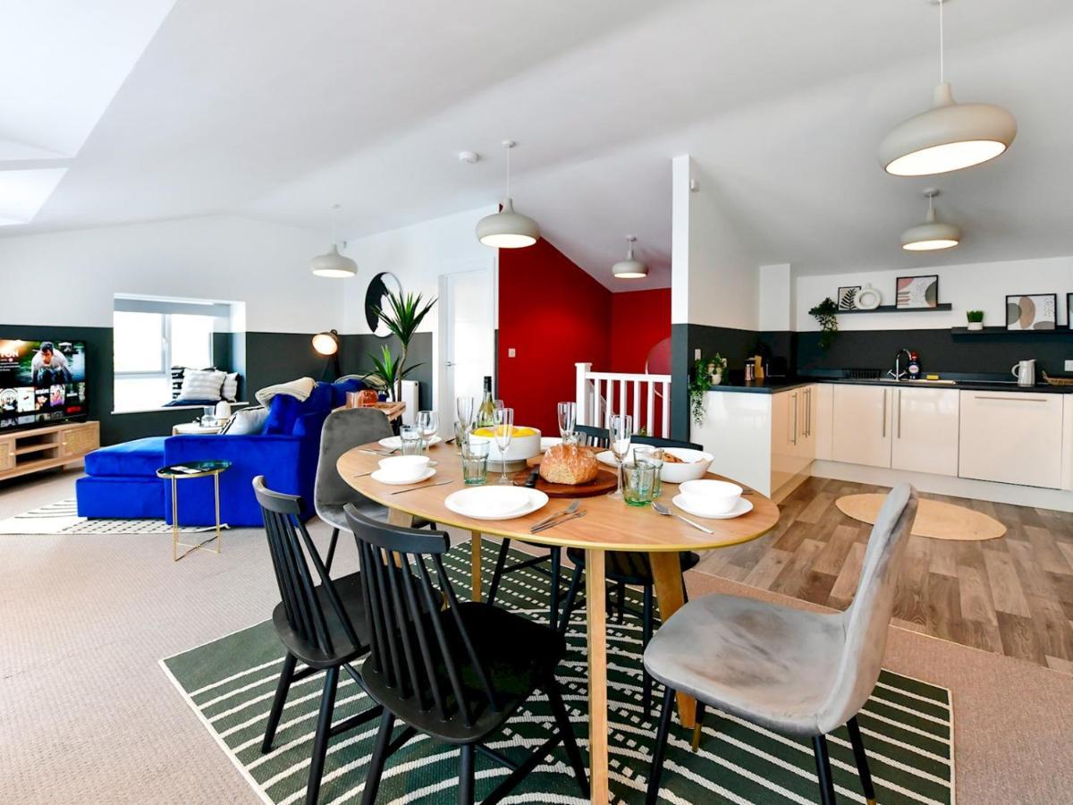 Pass The Keys Perfectly Located Stylish 2 Bed Home With Parking Newport  Eksteriør bilde