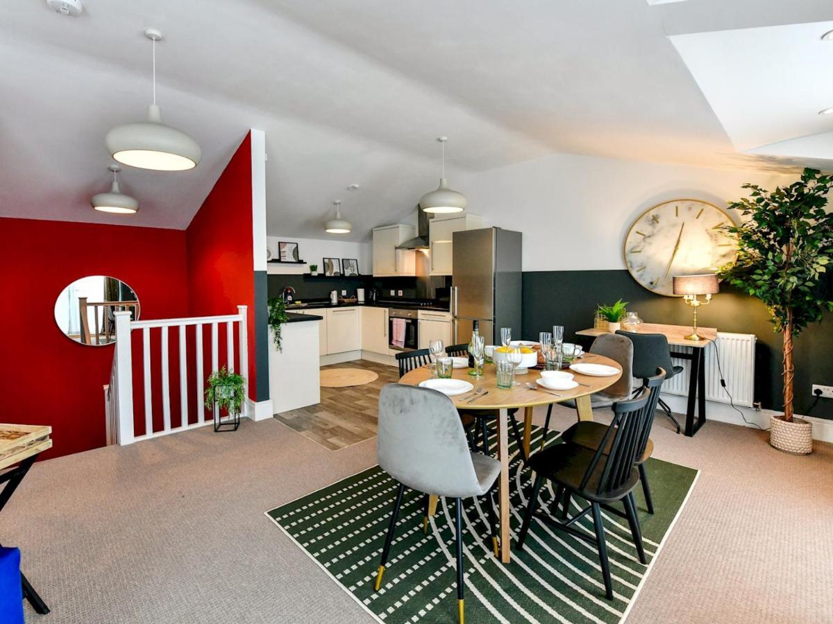 Pass The Keys Perfectly Located Stylish 2 Bed Home With Parking Newport  Eksteriør bilde