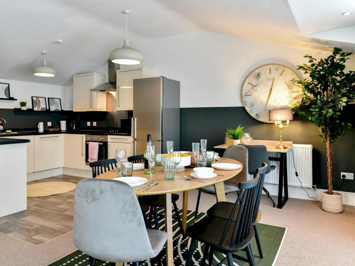 Pass The Keys Perfectly Located Stylish 2 Bed Home With Parking Newport  Eksteriør bilde